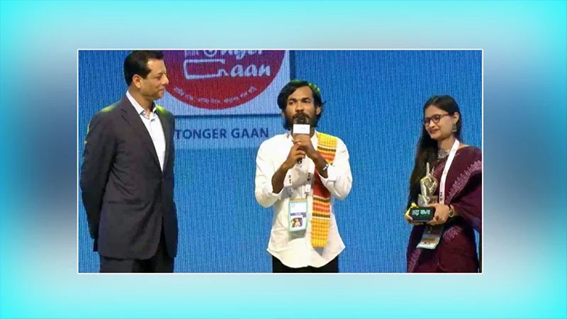 জয় বাংলা ইয়ুথ অ্যাওয়ার্ড পেল বেরোবির টঙের গান