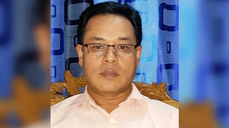 ‘সরকারের বেতন দিয়ে সংসার চলে না, টাকা না দিলে কাজ করবো না’