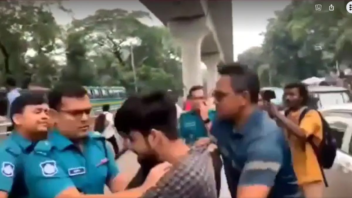 এইচএসসি পরীক্ষা পেছানোর দাবিতে শাহবাগে বিক্ষোভ,আটক ৫