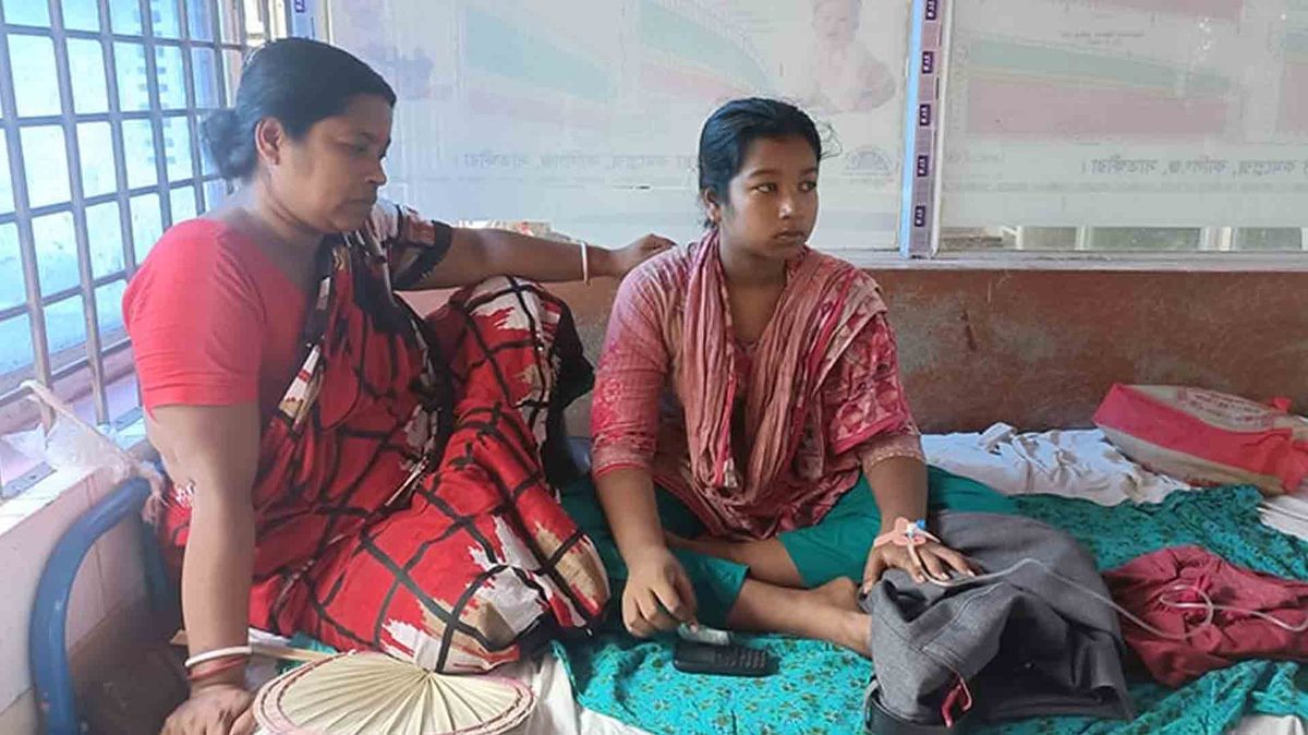 মন্দিরের প্রসাদ খেয়ে শিশুর মৃত্যু, হাসপাতালে ৩৭ জন