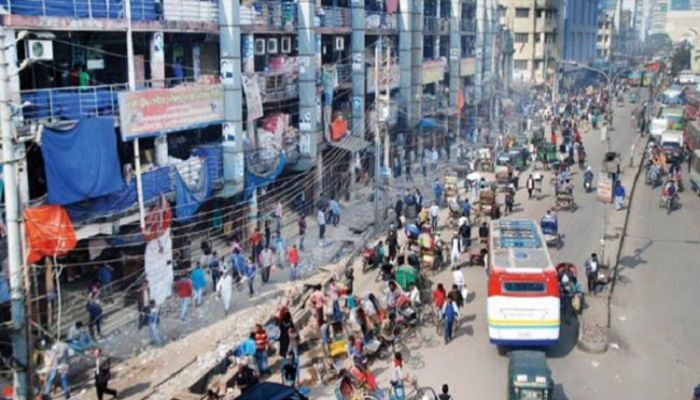 এবার ক্রেন থেকে রড পড়ে আহত ১৫