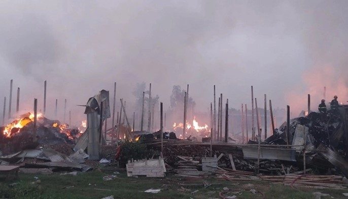 গাজীপুরে ঝুটের গুদামের আগুন ৬ ঘণ্টা পর নিয়ন্ত্রণে