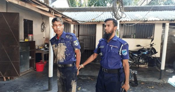 কালুখালীতে ভুয়া পুলিশ আটক