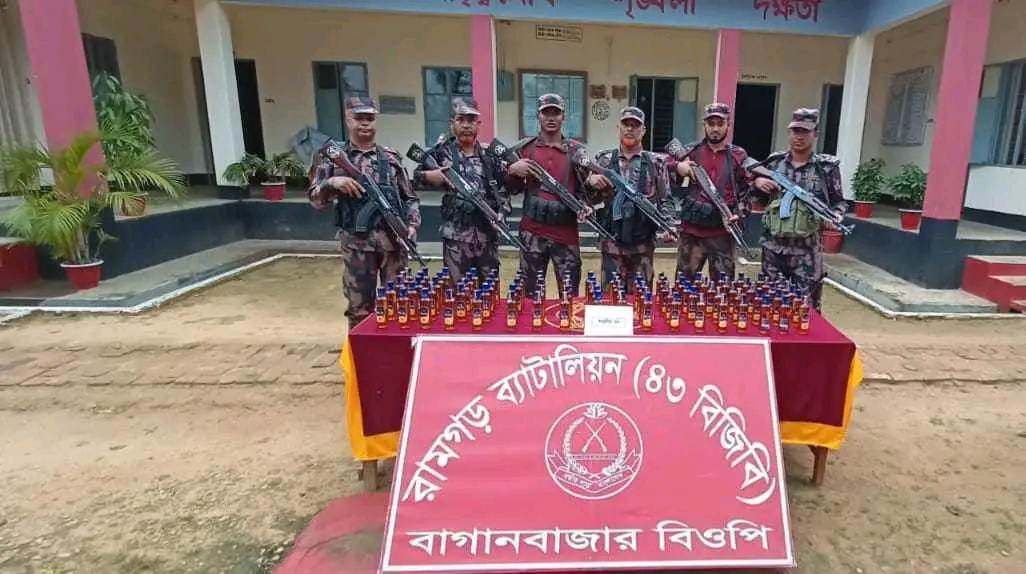রামগড়ে লক্ষাধিক টাকার ভারতীয় মদ ‌আটক
