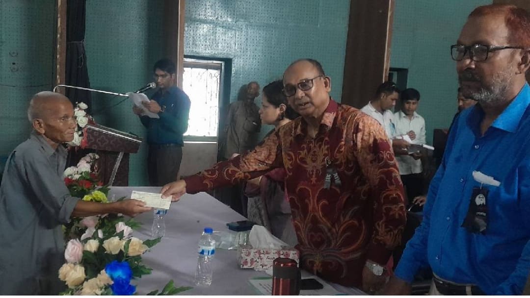 স্বল্প-আয়ের মানুষের মৌলিক অধিকার পূরণে কাজ করছে সরকার:রেলমন্ত্রী