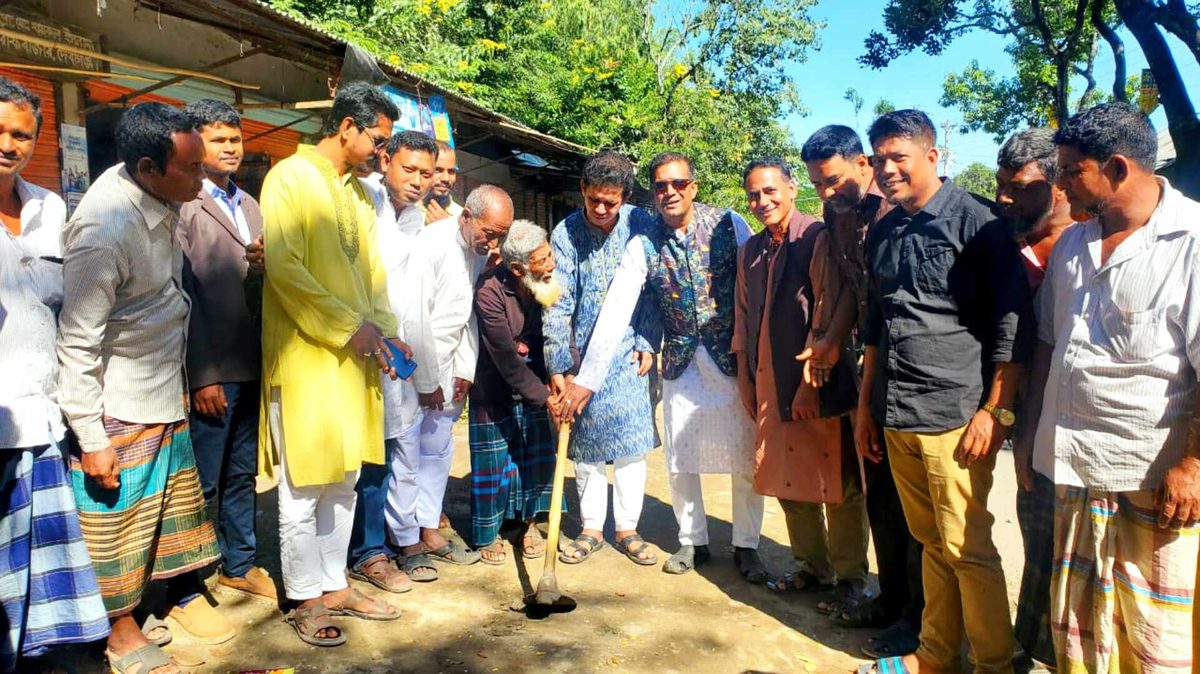 দেবীগঞ্জে ড্রেন নির্মান কাজের উদ্বোধন করলেন মেয়র