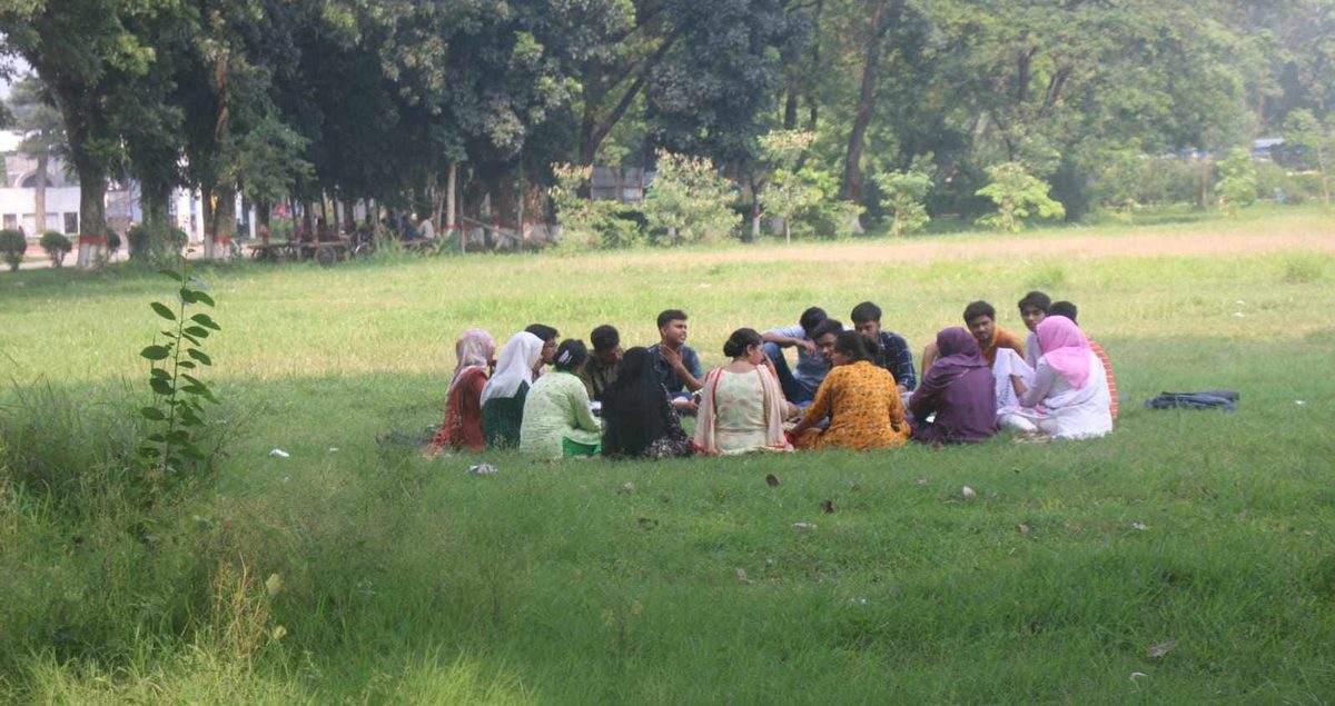 নবীনদের পদচারণায় প্রাণচঞ্চল ইবি