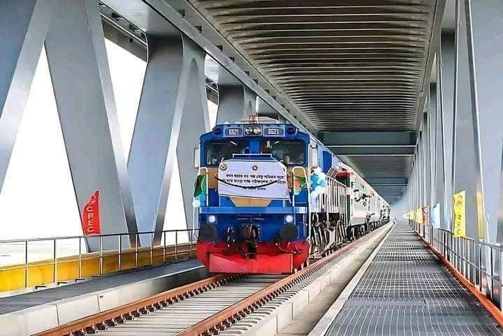 স্বপ্নের পদ্মা সেতুতে পরীক্ষামূলকভাবে ট্রেন চলাচল শুরু