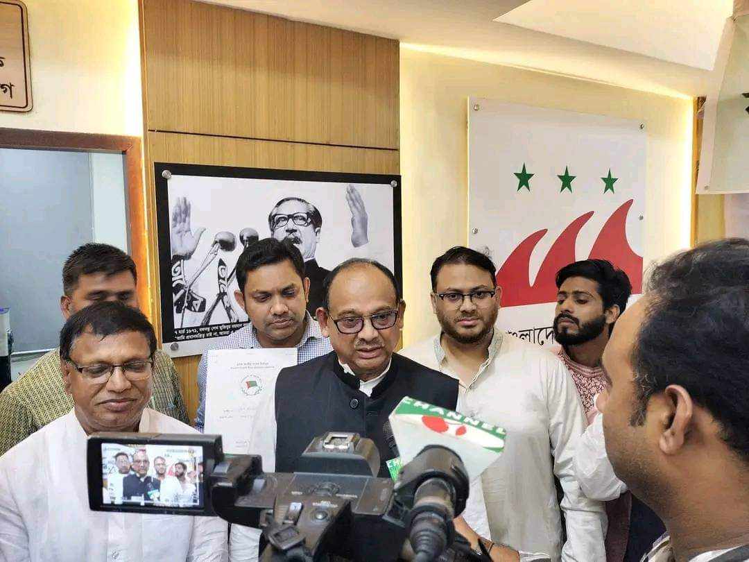 আওয়ামীলীগের মনোনয়ন ফরম কিনলেন রেলমন্ত্রী নূরুল ইসলাম সুজন