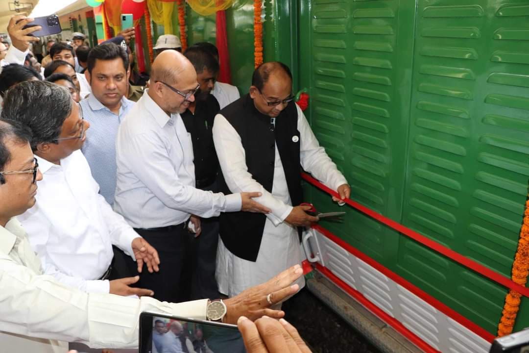 মানুষকে বহুমুখী সেবা দেওয়ার জন্য রেল বহরে নতুন সংযোজন আধুনিক লাগেজ ভ্যান: রেলপথ মন্ত্রী