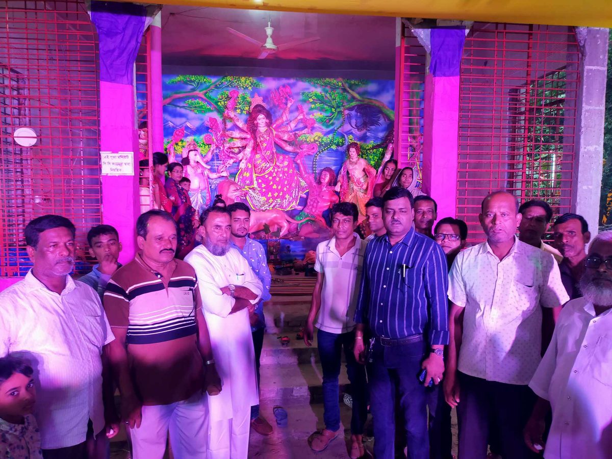 কুমারখালীতে মণ্ডপে মণ্ডপে নৌকায় ভোট প্রার্থণা করলেন আ.লীগ নেতারা