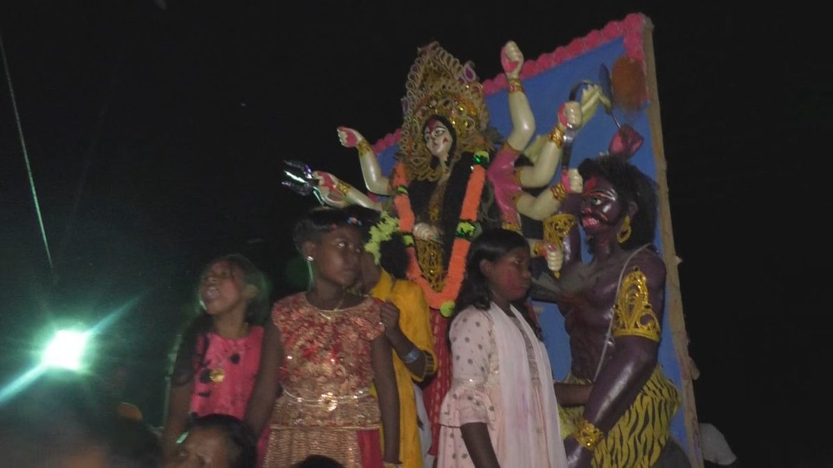 প্রতিমা বিসর্জ্জনে শেষ হলো দুর্গোৎসব
