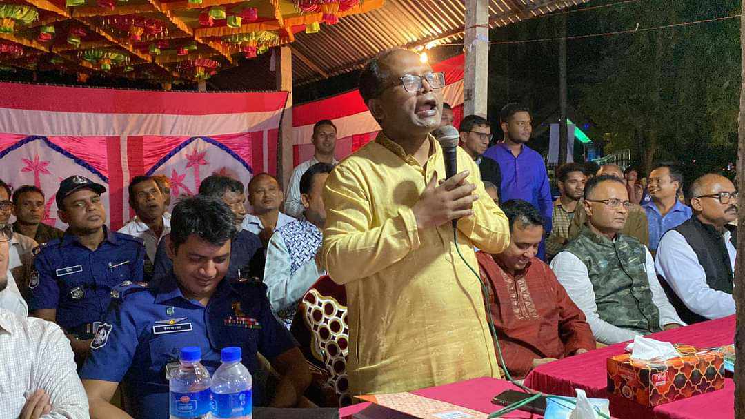 পঞ্চগড়ে পূজা মন্ডপ পরিদর্শন করলেন জেলা প্রশাসক