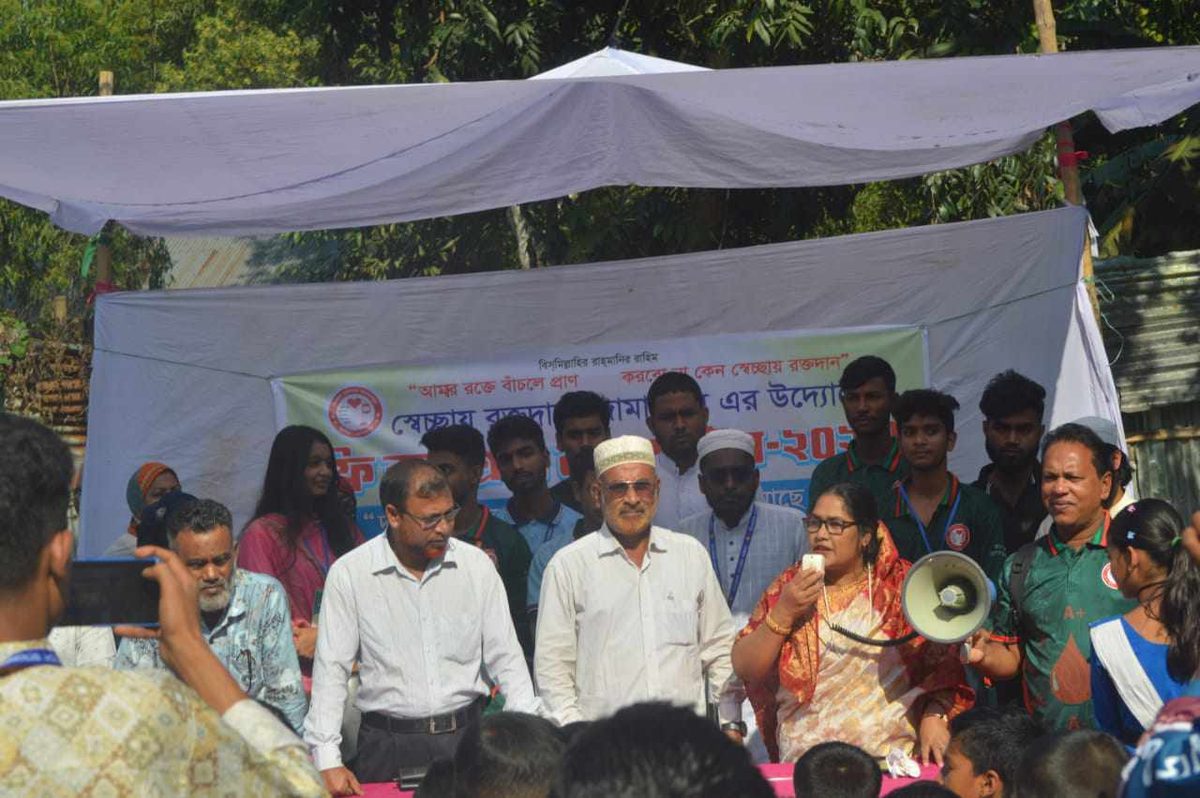 জামালপুরে রক্তের গ্রুপ নির্ণয়ে শিক্ষার্থীদের সমাবেশ
