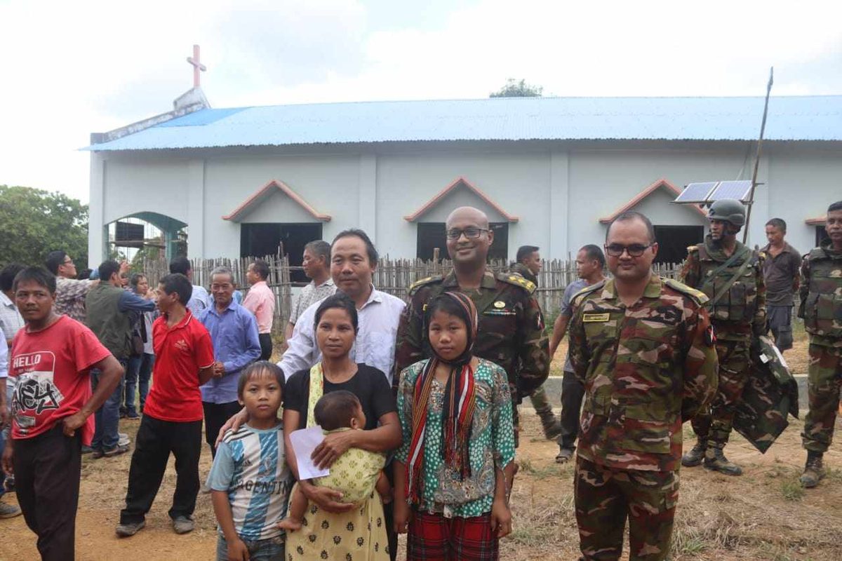 সেনাবাহিনীর সহযোগীতায় আট মাস পর বাড়ি ফিরল ৬৩ পরিবার