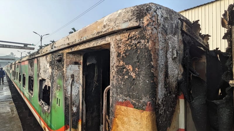 মোহনগঞ্জ এক্সপ্রেস ট্রেনে আগুনের ঘটনায় আটক ৯