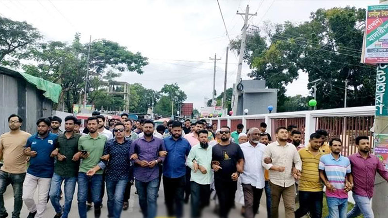 ছাত্রলীগের বিচারের দাবিতে বিক্ষোভ মিছিল, ককটেল বিস্ফোরণ