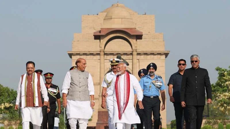 নরেন্দ্র মোদির মন্ত্রিসভায় জায়গা পাচ্ছেন যারা