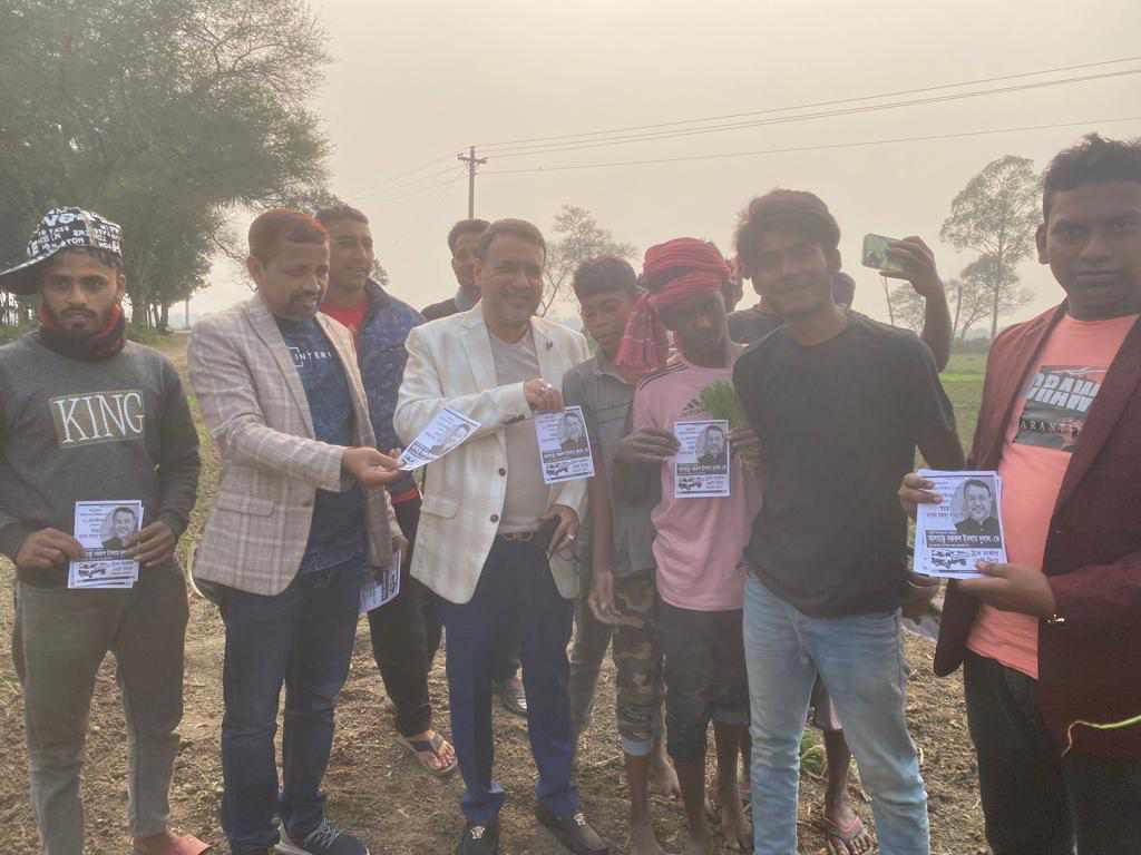 ভোট প্রার্থনায় পেঁয়াজের মাঠে শৈলকুপায় স্বতন্ত্র প্রার্থী নজরুল ইসলাম দুলাল
