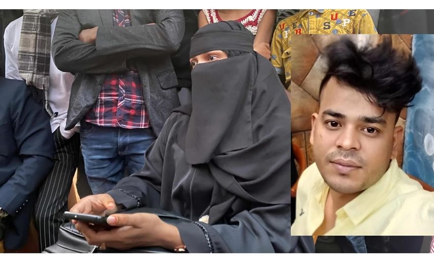 টিকটকে প্রেম, স্ত্রীর স্বীকৃতির দাবিতে তরুণীর অনশন