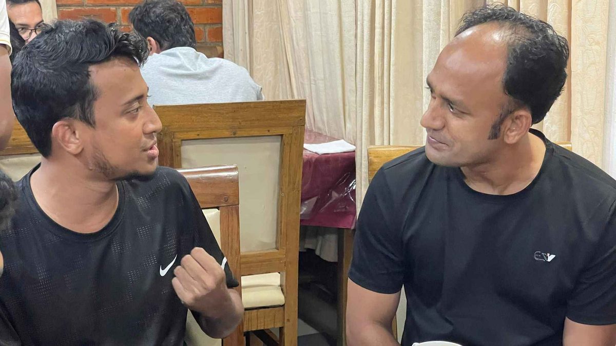 ব্যারিস্টার সুমনের সমাবেশে আইফোন হারালেন তাসরিফ খান