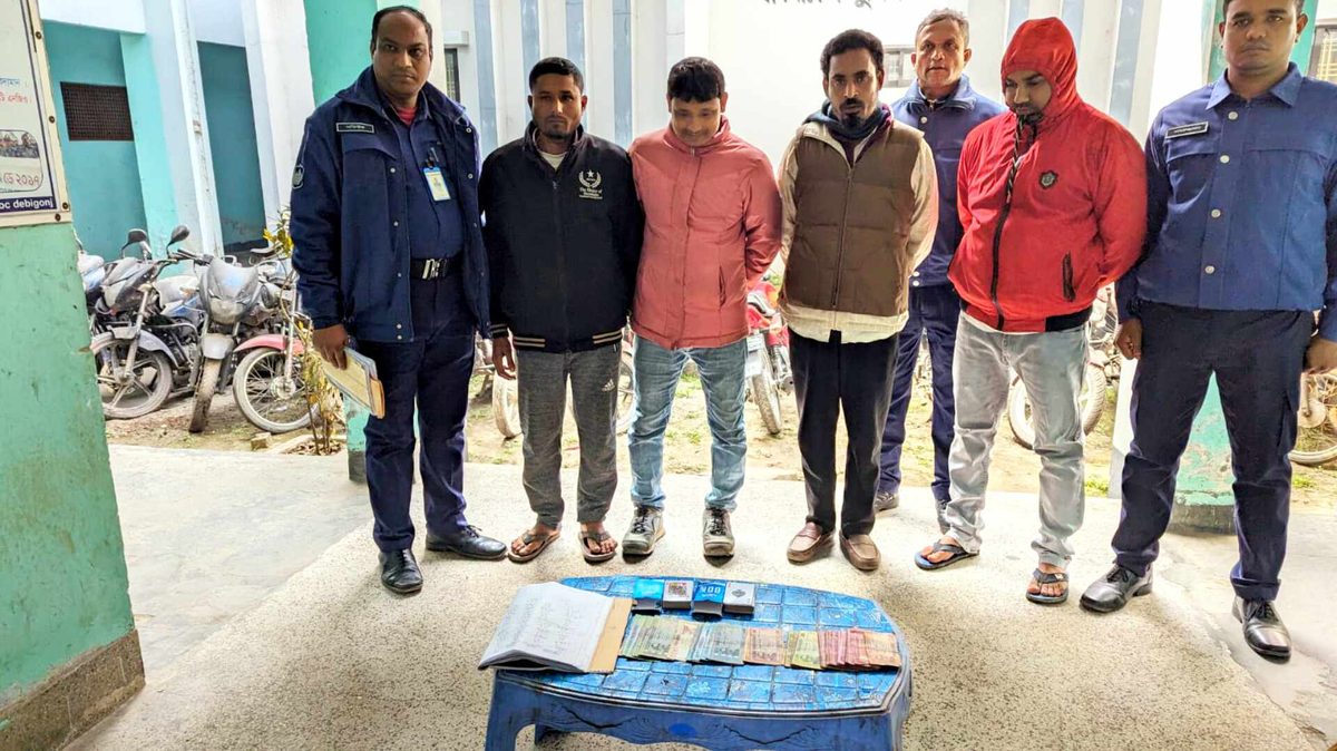 দেবীগঞ্জে ৪ জুয়াড়ি আটক