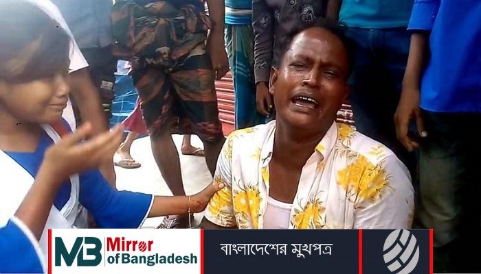 জমি নিয়ে বিরোধ,মেয়ের সামনে বাবাকে মারধর