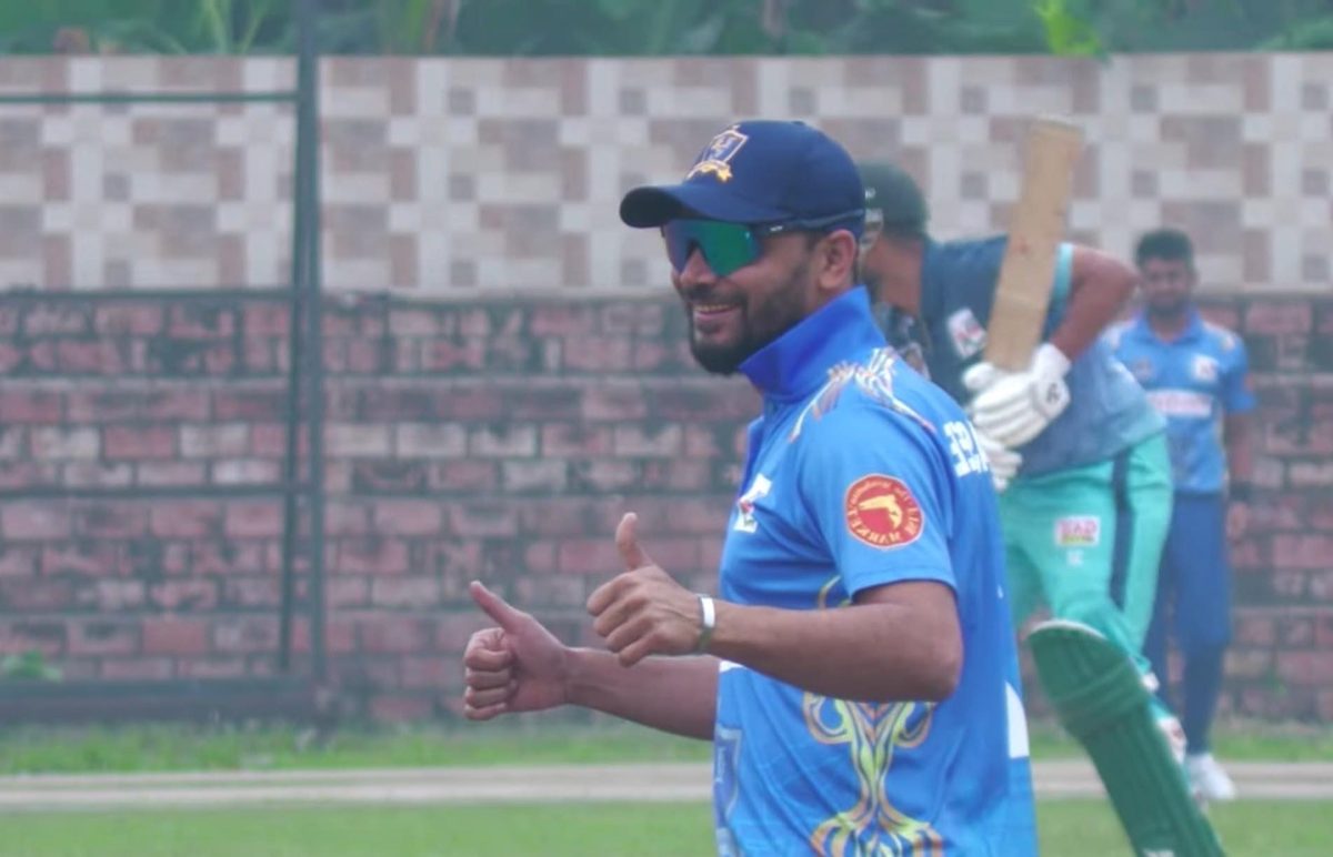 ঢাকা প্রিমিয়ার লীগে অদম্য মাশরাফি!