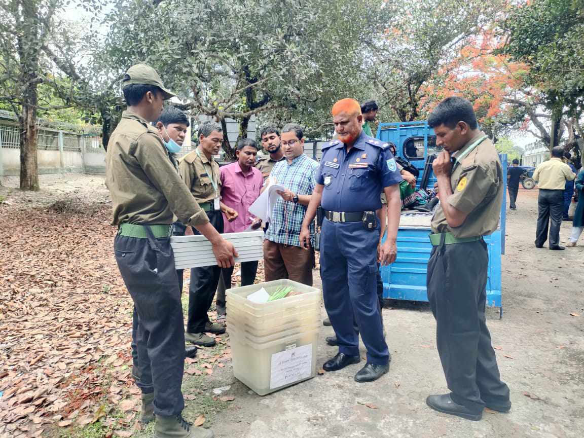 দেবীগঞ্জে নির্বাচনি সরঞ্জাম বিতরণ শুরু