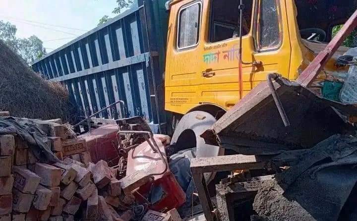 পঞ্চগড়ে ট্রাক-ট্রলি মুখোমুখি সংঘর্ষে নিহত ২