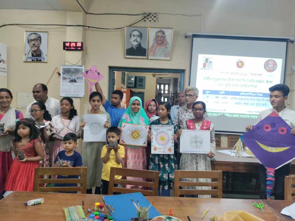 পঞ্চগড়ে মাটির পুতুল, নৌকা ও ঘুড়ি তৈরী প্রতিযোগিতা