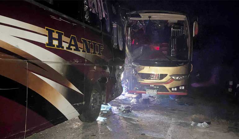 কালুখালীতে দুই বাসের মুখোমুখি সংঘর্ষে চালক নিহত, আহত ১১