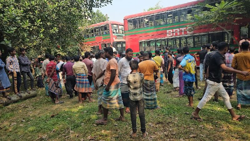 পিকনিকের বাসে বিদ্যুৎস্পৃষ্টে তিন শিক্ষার্থীর মৃত্যু