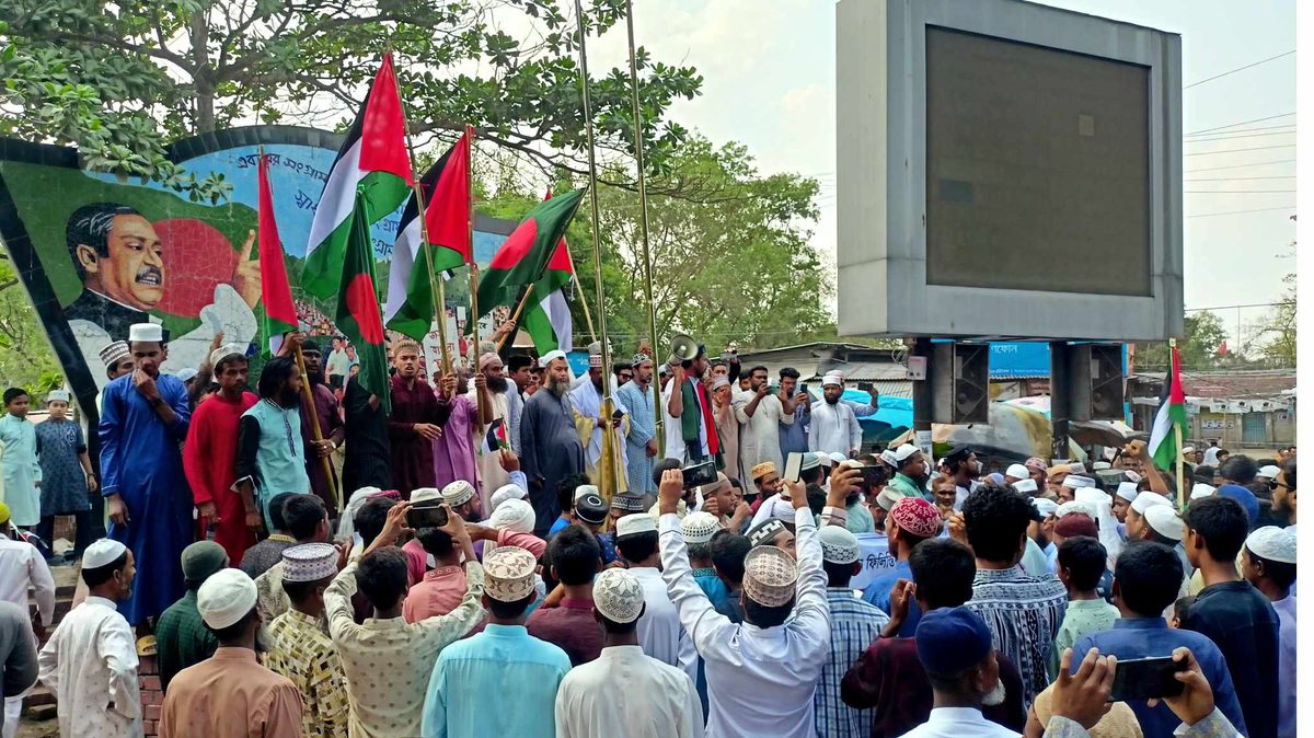 দেবীগঞ্জে স্বাধীন ফিলিস্তিন রাষ্ট্র প্রতিষ্ঠার দাবিতে বিক্ষোভ মিছিল
