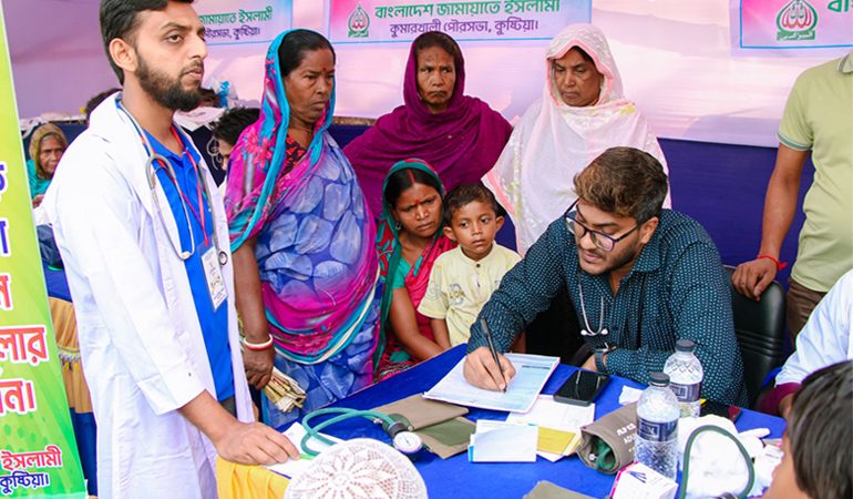 কুমারখালীতে ফ্রি মেডিকেল ক্যাম্প,চিকিৎসা নিয়েছেন তিন শতাধিক রোগী