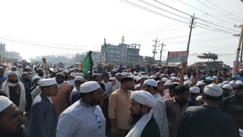 জুবায়েরপন্থীদের ঢাকা-ময়মনসিংহ মহাসড়ক অবরোধ,যান চলাচল বন্ধ