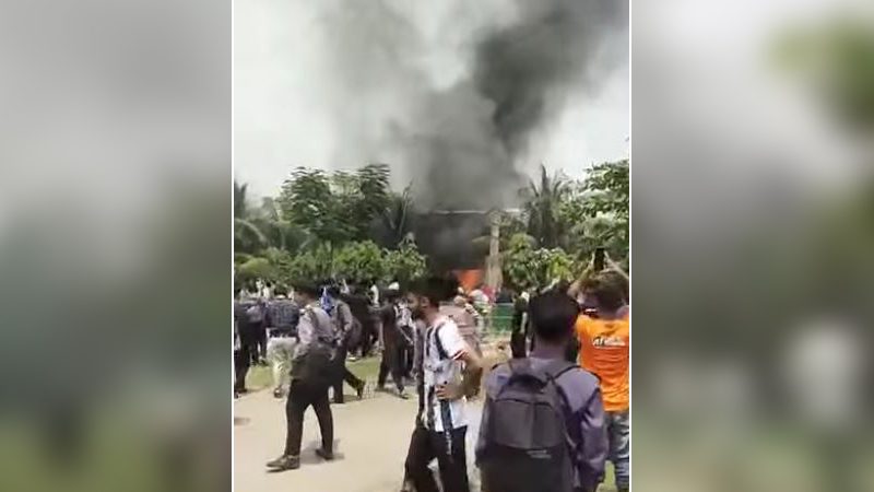 উত্তরায় বিমান বাহিনীর প্রশিক্ষণ বিমান বিধ্বস্ত