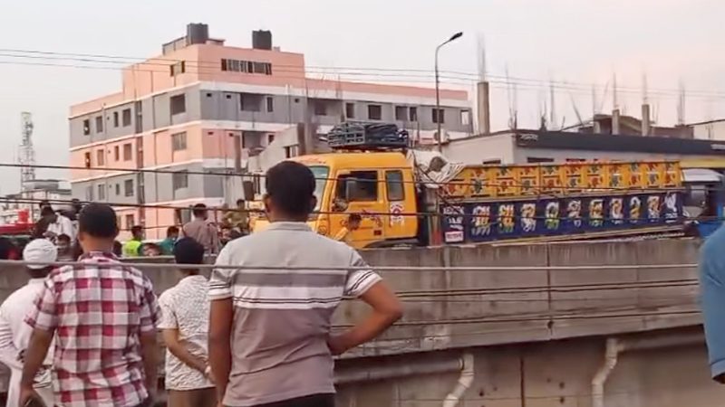 গাজীপুরে বাস-ট্রাক সংঘর্ষে নিহত ৩