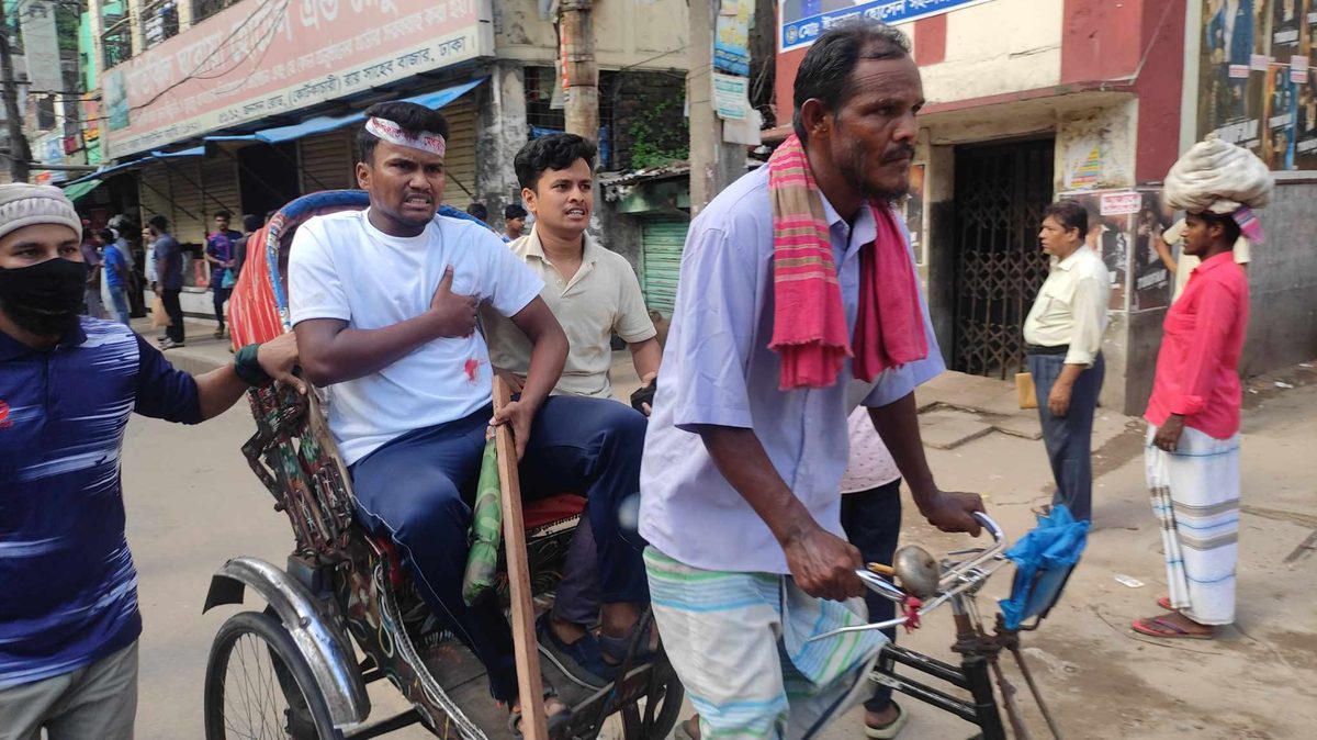 রায়সাহেব বাজারে গুলিতে আন্দোলনকারী জবির ৪ শিক্ষার্থী আহত