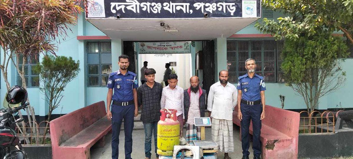 দেবীগঞ্জে চুরি হওয়া মালামাল উদ্ধার, আটক ৪