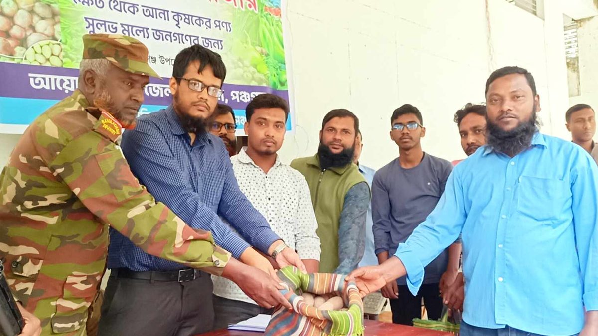 দেবীগঞ্জে ৫৩ টাকায় আলু বিক্রি শুরু করলো প্রশাসন