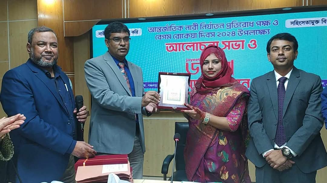 বেগম রোকেয়া দিবসে শ্রেষ্ঠ জয়িতা পদক পেলেন নারী উদ্যোক্তা খাদিজা