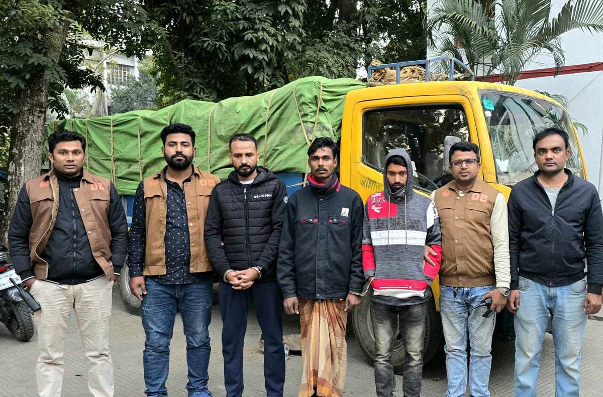 জামালপুরে ১৪৫ বস্তা ভারতীয় জিরা জব্দ,গ্রেপ্তার ৩