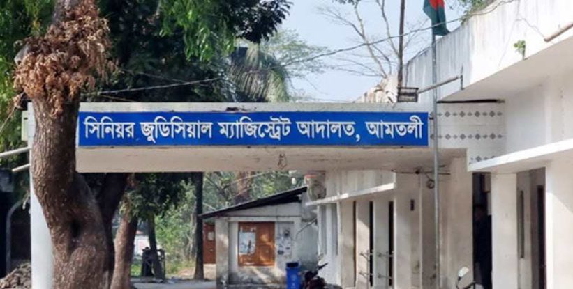 এজলাস চলাকালীন আইনজীবীকে কটূক্তি করায় বাদীর কারাদণ্ড