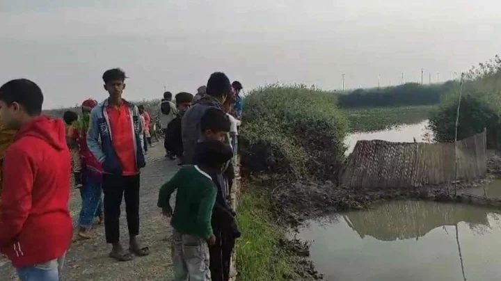 নাটোরে বিল থেকে অজ্ঞাত যুবকের রক্তাক্ত মরদেহ উদ্ধার