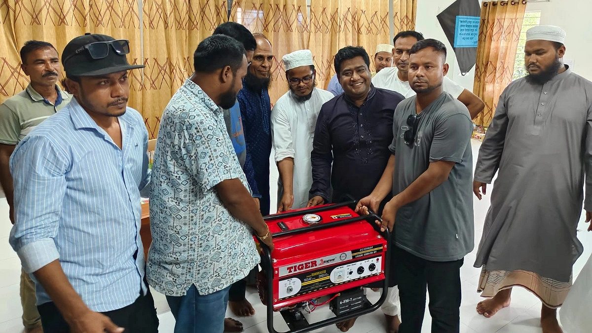 খালেদা জিয়ার জন্মদিনে মাদ্রাসায় জেনারেটর দিলেন বিএনপি নেতা