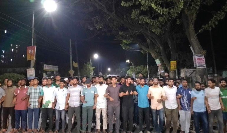 ছাত্রলীগকে নিষিদ্ধ করায় বেরোবিতে আনন্দ মিছিল