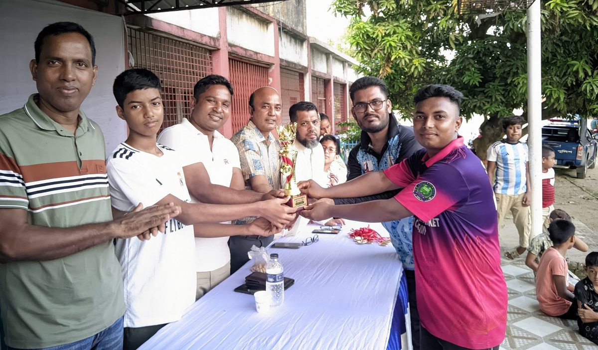 কুমারখালীতে ক্রিকেট টুর্নামেন্টের মেগা ফাইনাল অনুষ্ঠিত