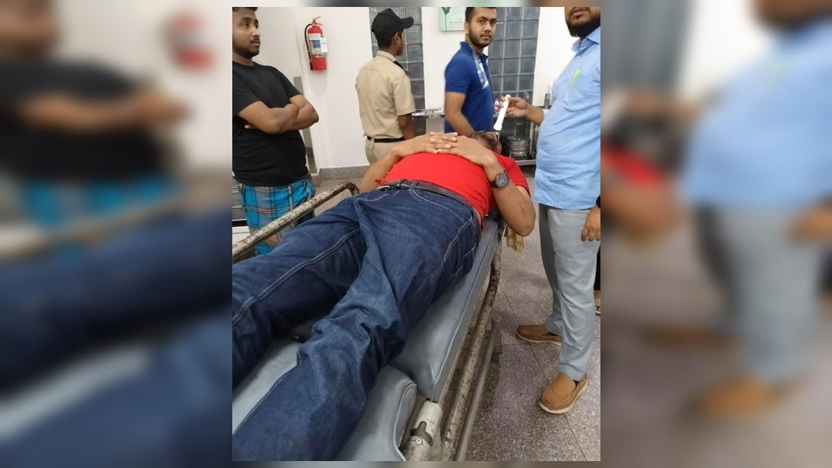 বাঙলা কলেজে অভ্যন্তরীণ কোন্দলে ছাত্রলীগ নেতাকে কুপিয়ে জখম