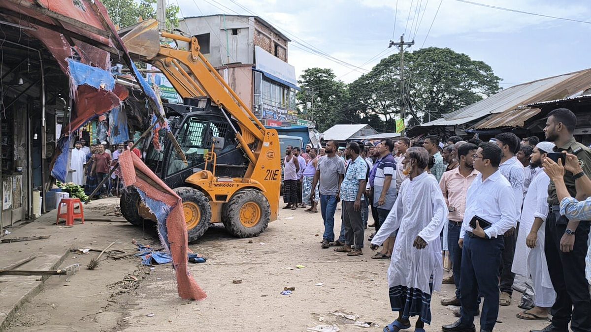 মেলান্দহে ফুটপাত দখলমুক্তে ভ্রাম্যমাণ আদালতের অভিযান